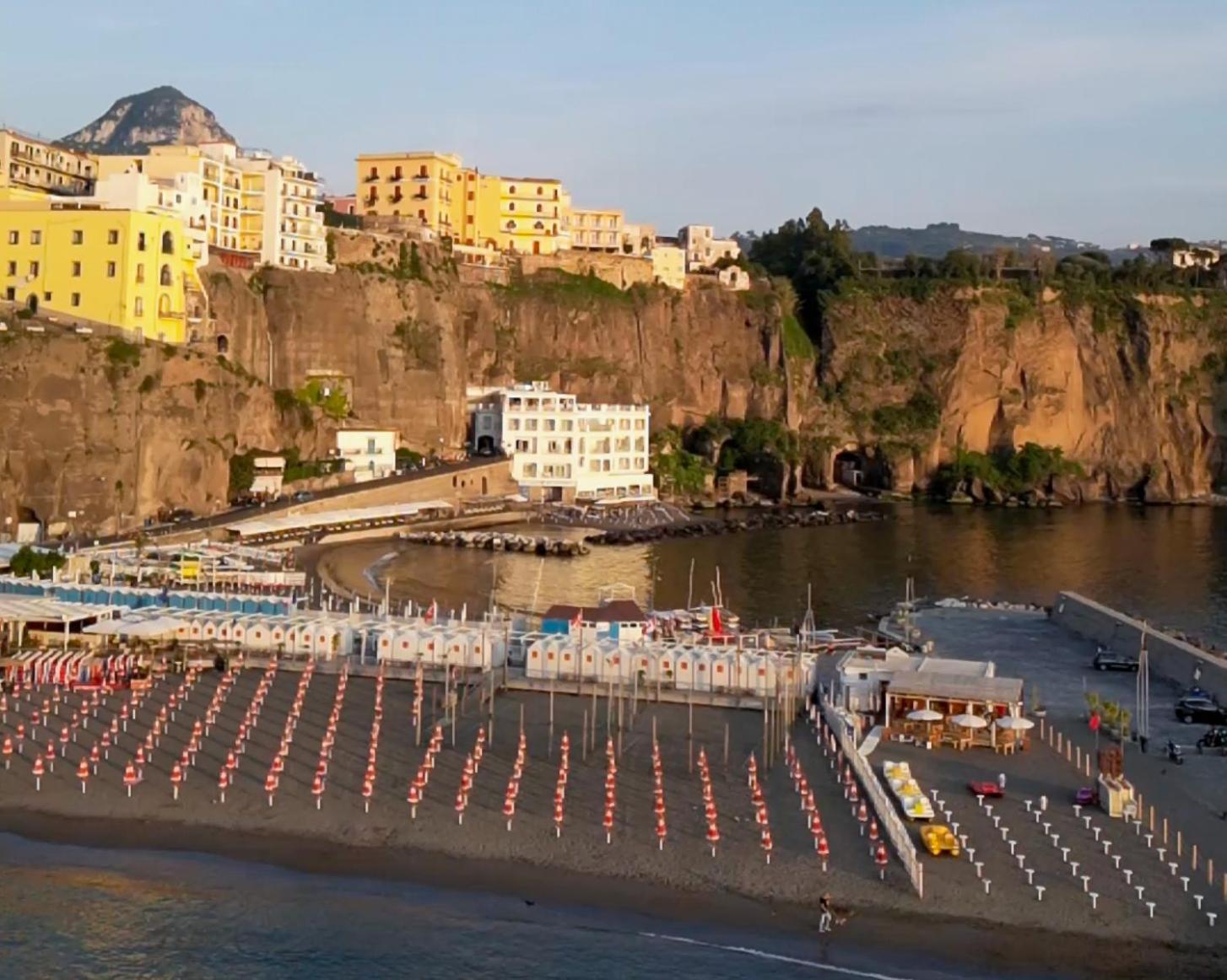 Hotel Giosue' A Mare Sorrento Meta Exterior photo
