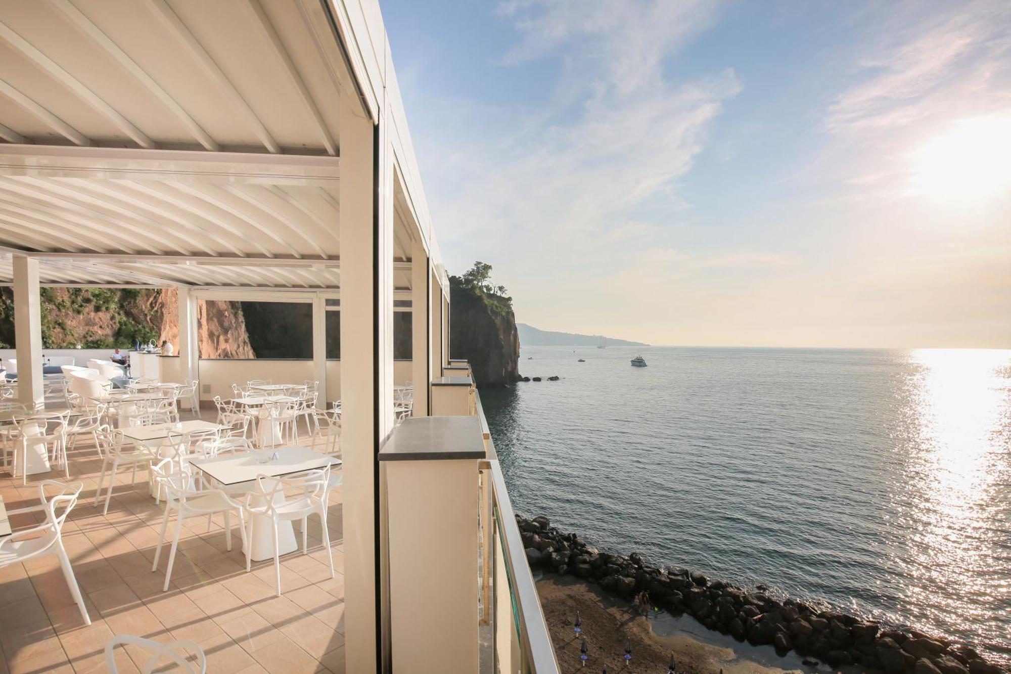Hotel Giosue' A Mare Sorrento Meta Exterior photo