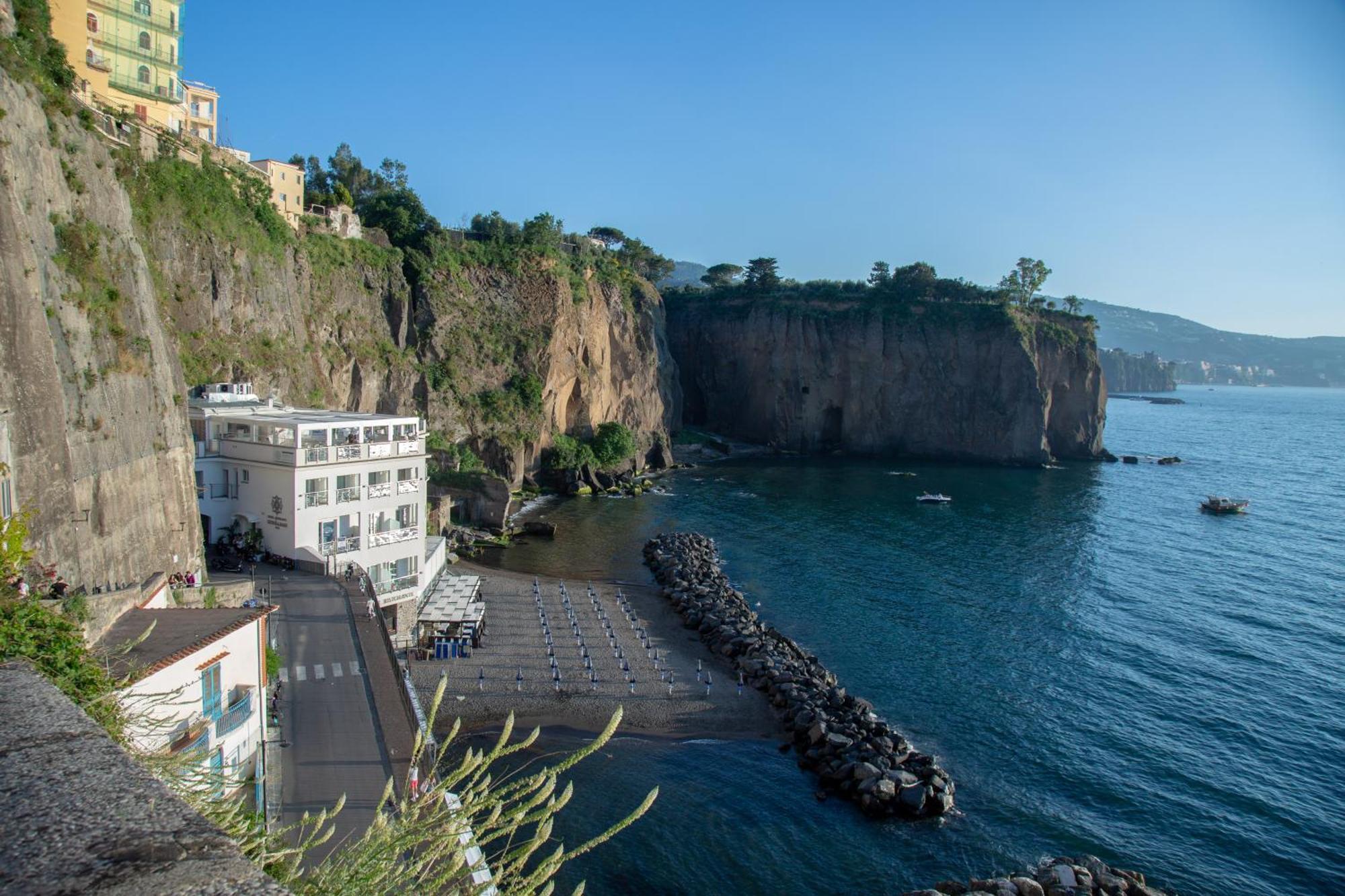 Hotel Giosue' A Mare Sorrento Meta Exterior photo